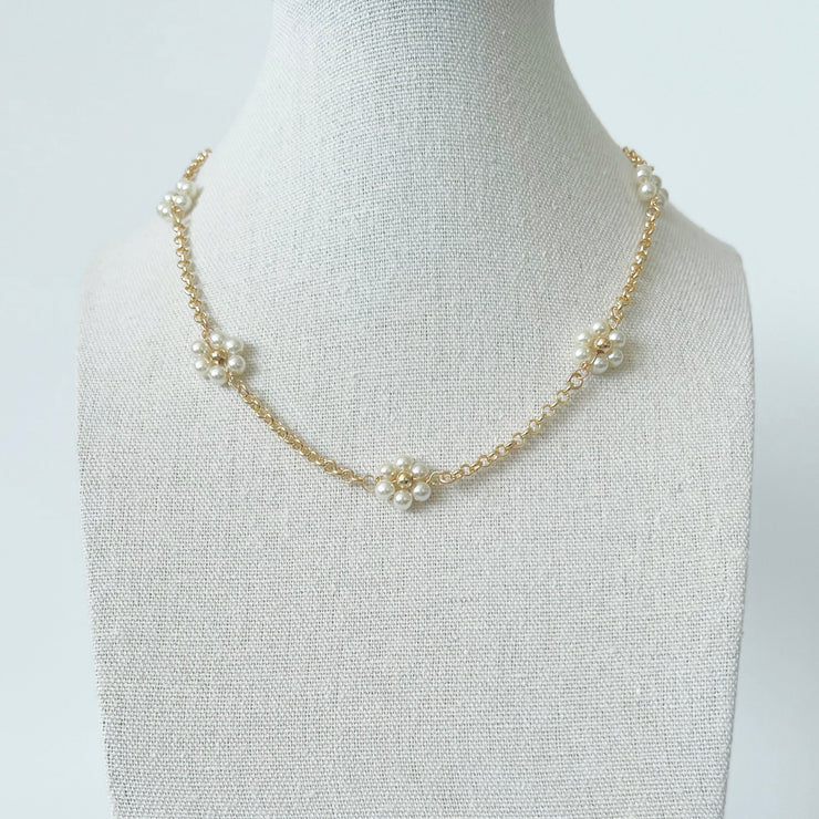 FLOWER POWER PEARL NECKLACE