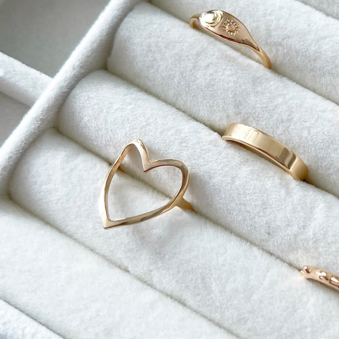 HEART SILHOUETTE RING