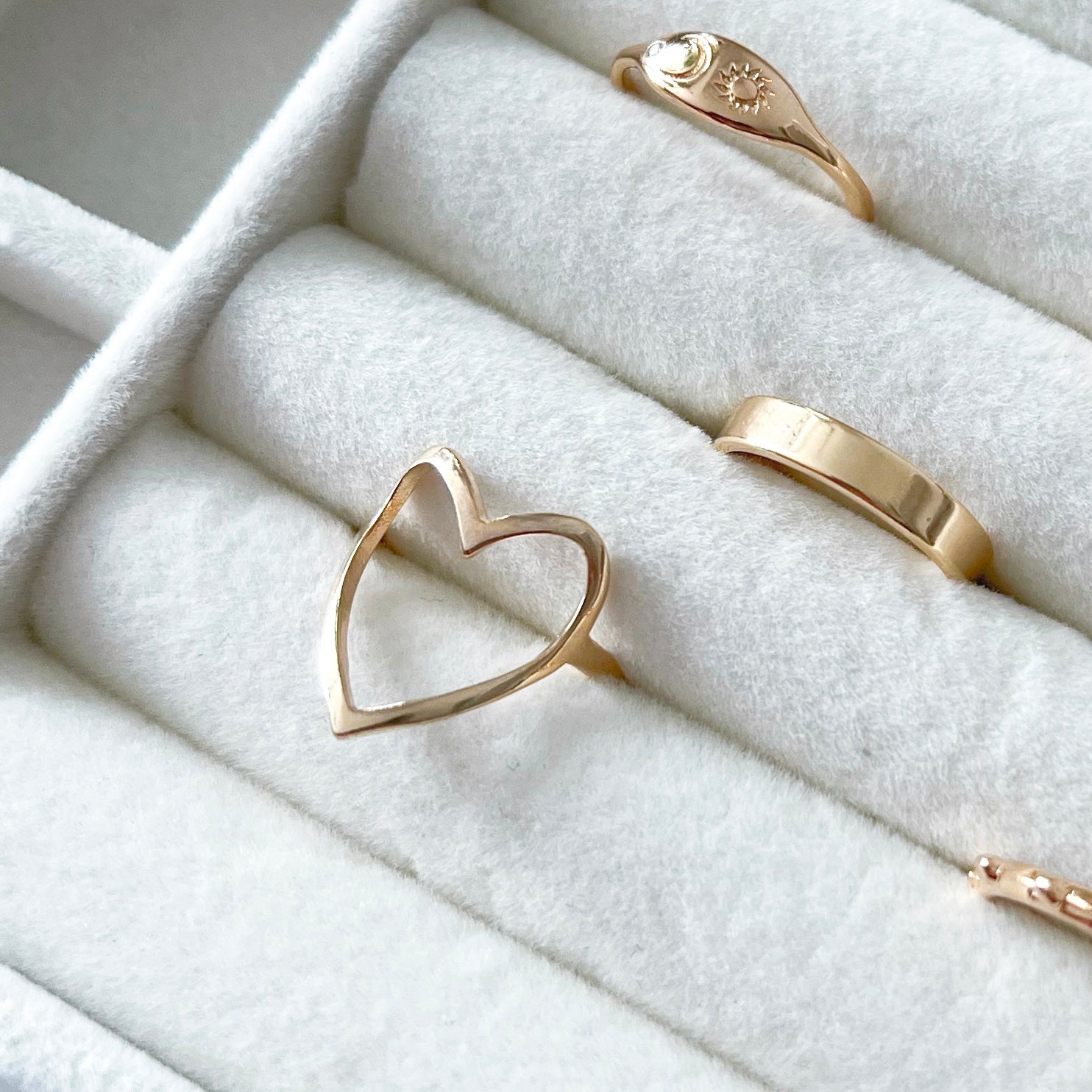 HEART SILHOUETTE RING