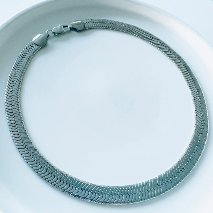 Ven Aqui Necklace