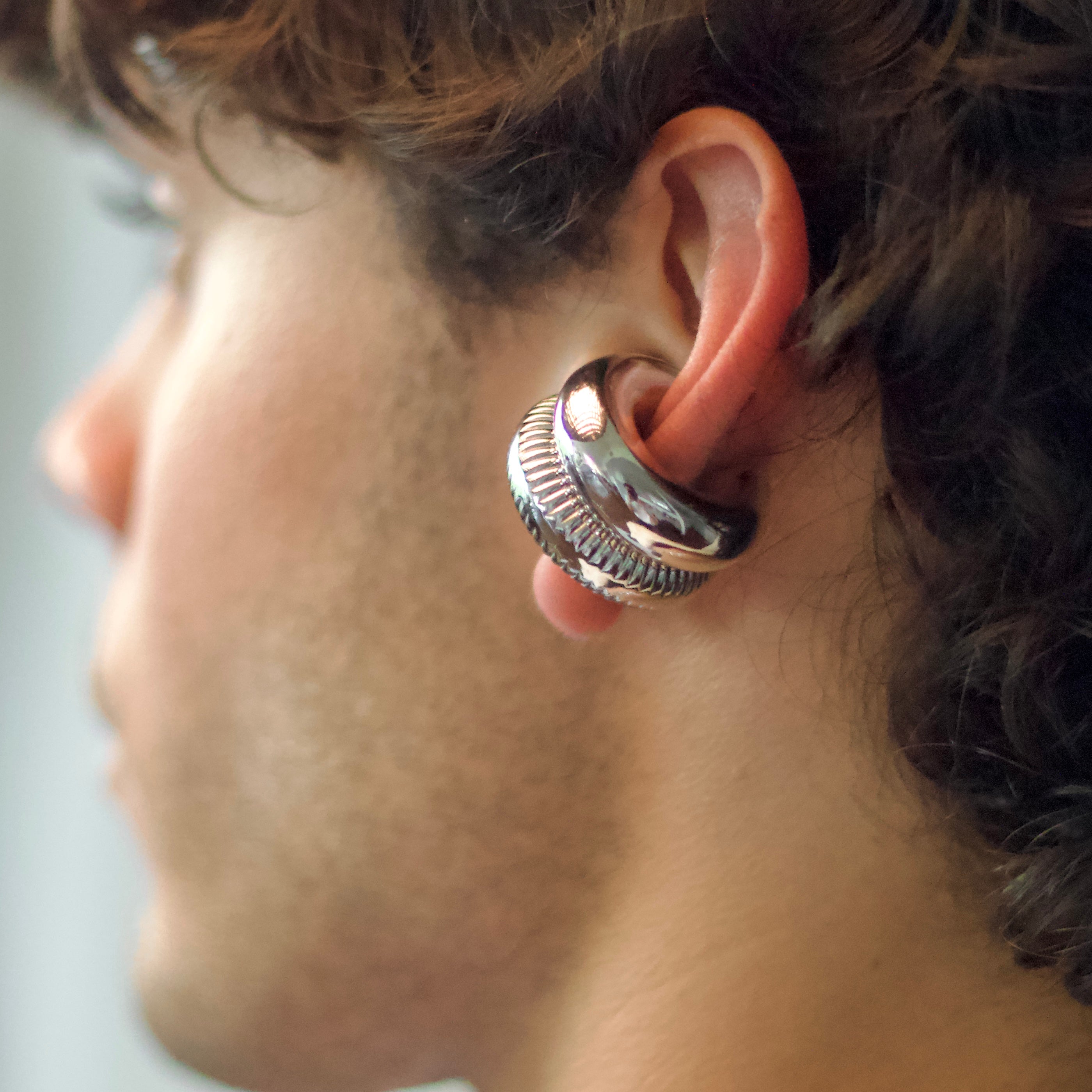 SILVER DOUGHNUT EAR-CUFF