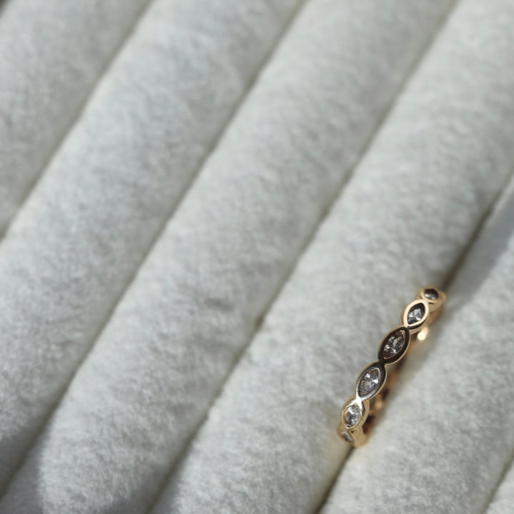 DIAMOND EYE BEZEL RING