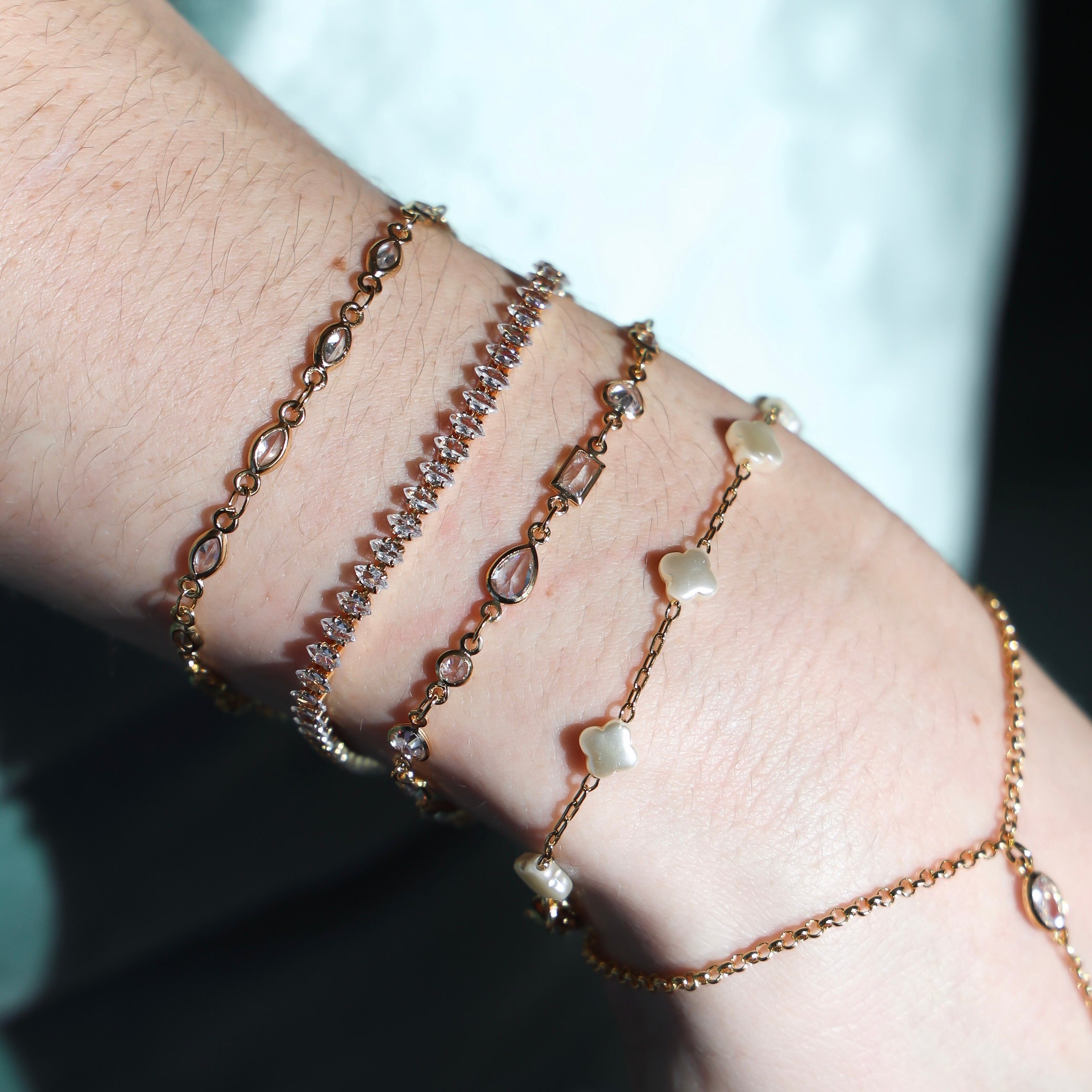 EYE SHAPE DIAMOND BEZEL BRACELET