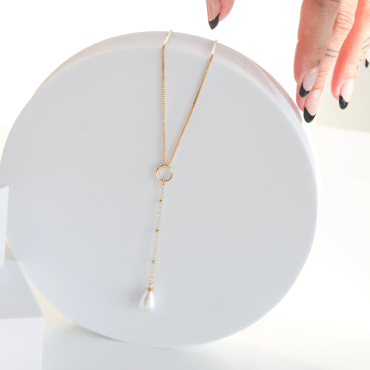 PERLA LARIAT NECKLACE