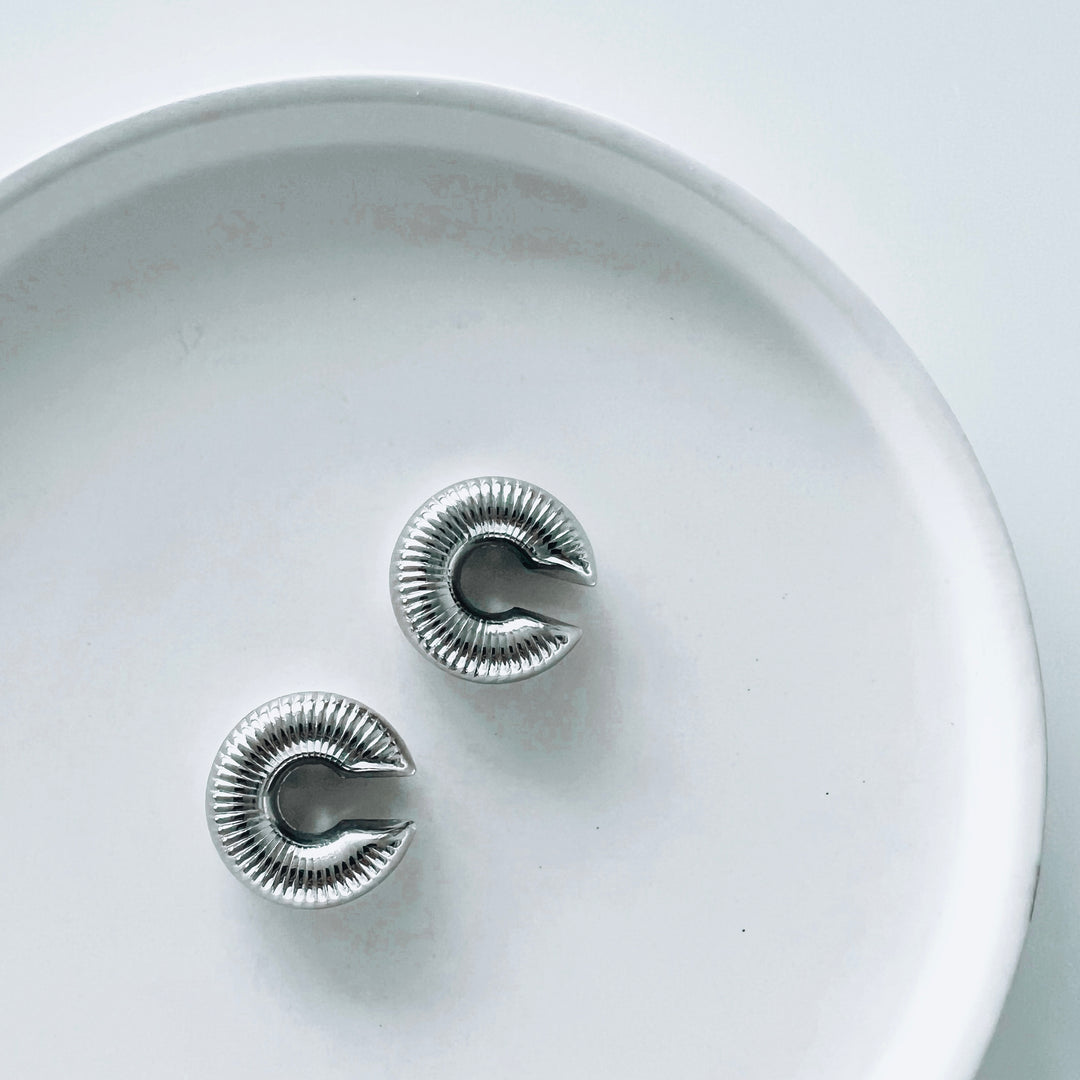 SLINKY EAR-CUFF