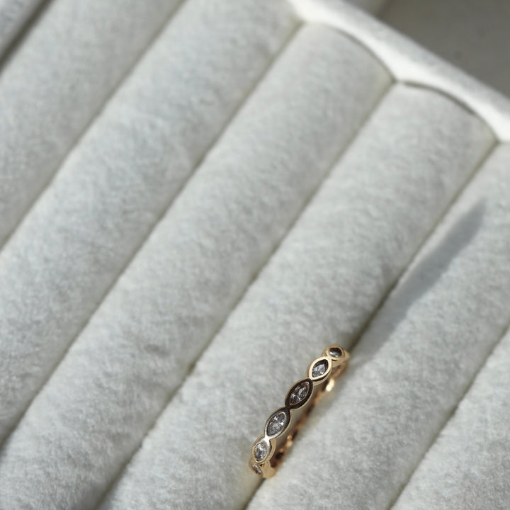 DIAMOND EYE BEZEL RING