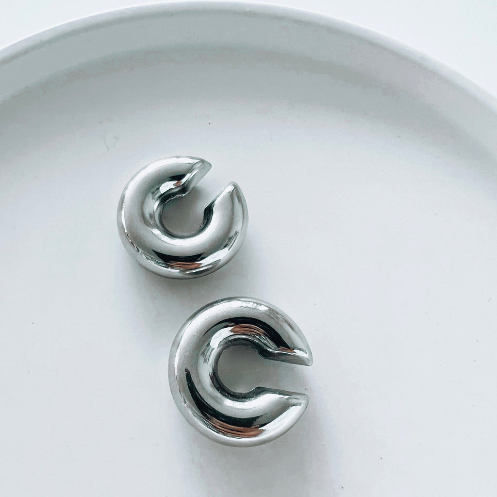DOUGHNUT EAR-CUFF