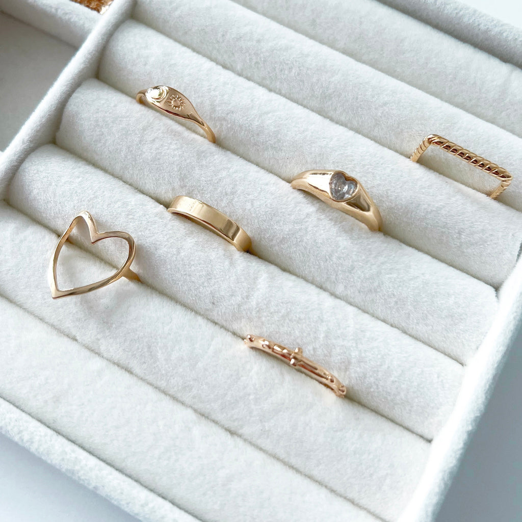 HEART SILHOUETTE RING