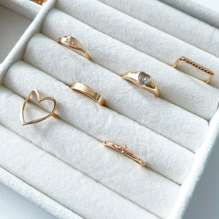 HEART SILHOUETTE RING