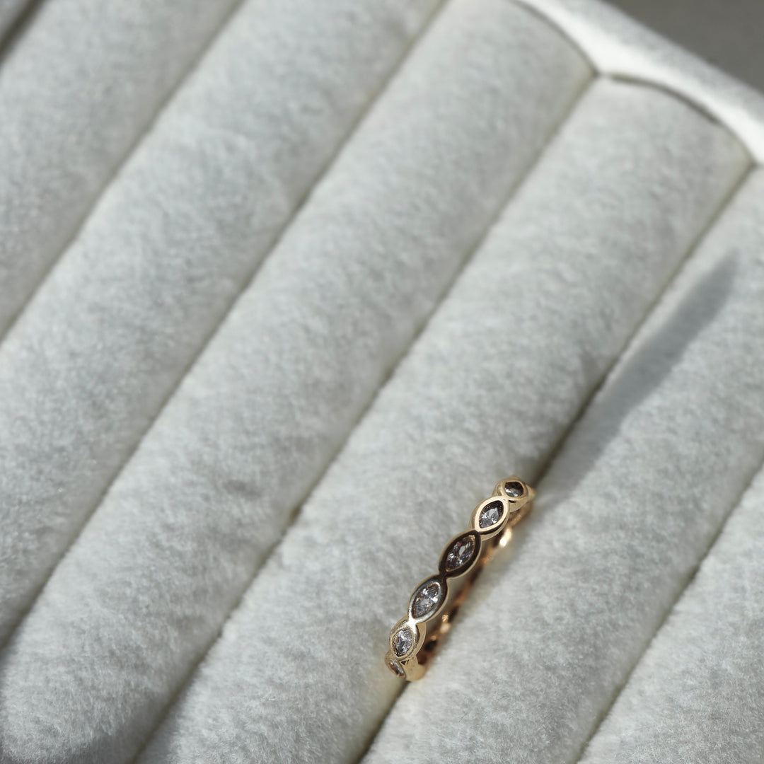 DIAMOND EYE BEZEL RING