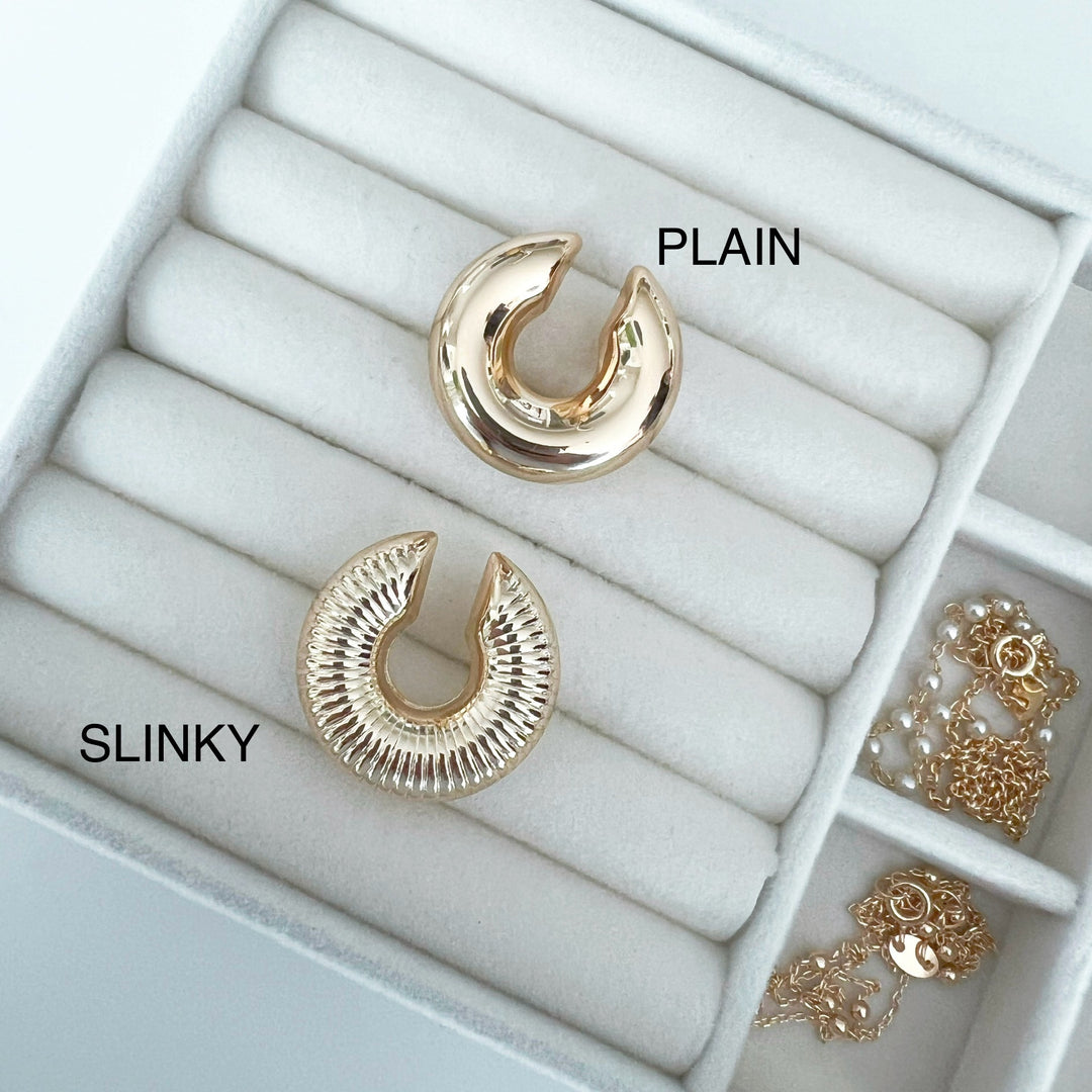 SLINKY DOUGHNUT EARCUFF