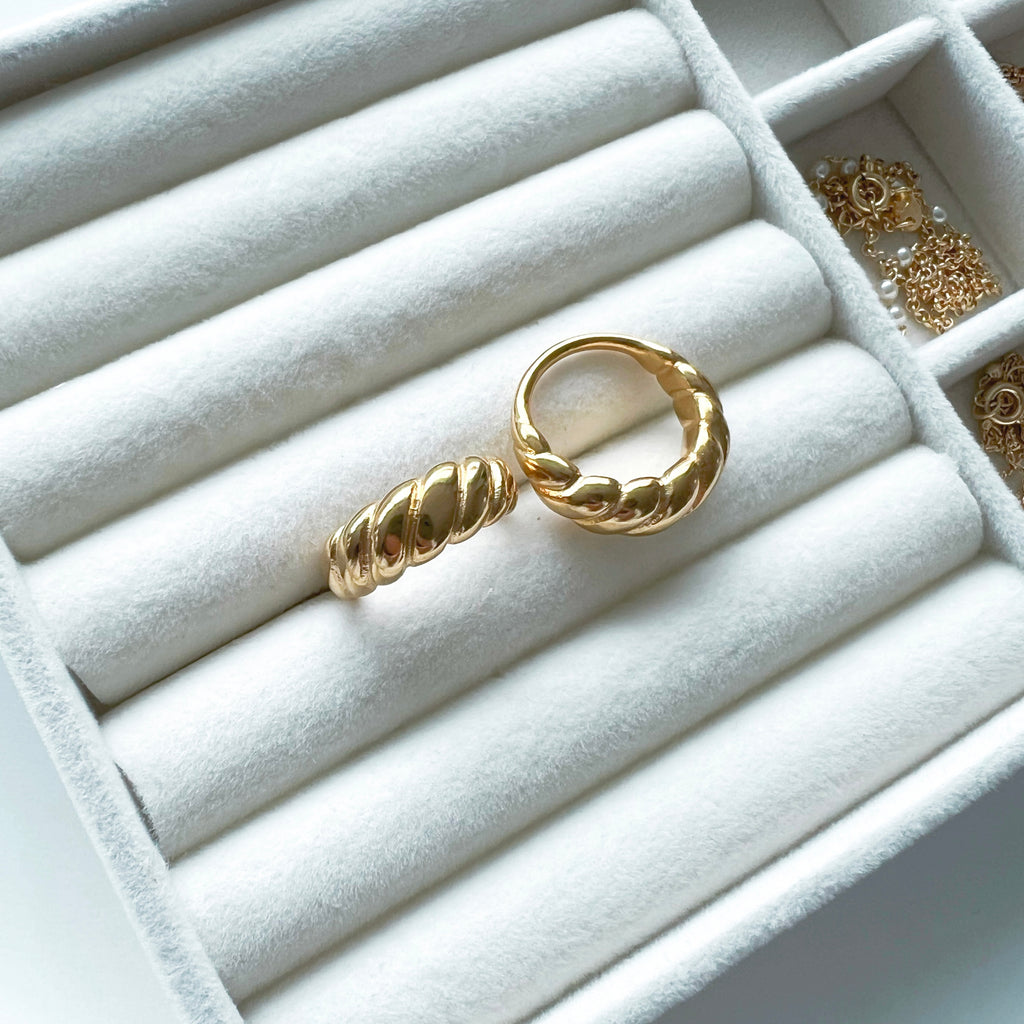 SMALL CROISSANT RING