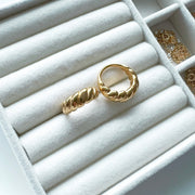 SMALL CROISSANT RING