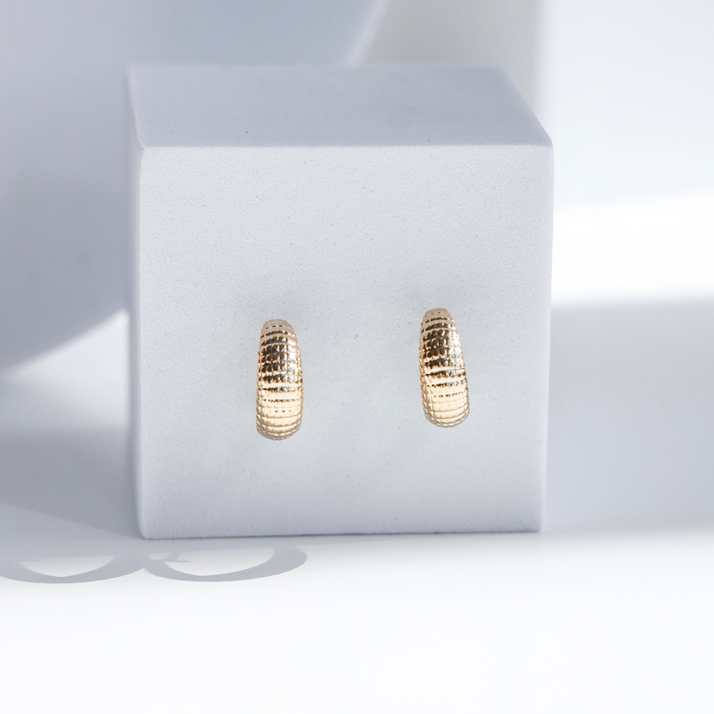 HUGGIE COVERED TEXTURE