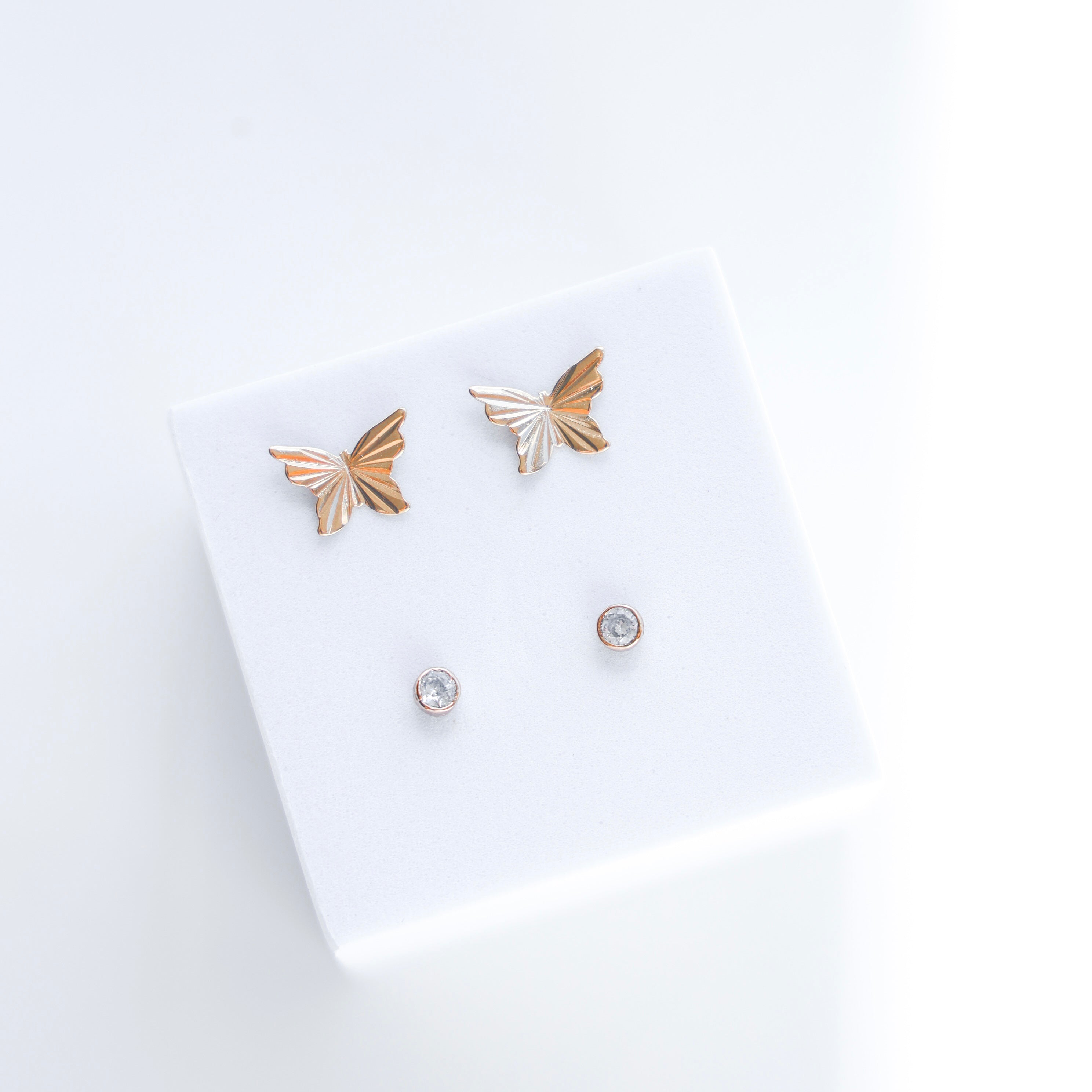 DIAMOND STUDS