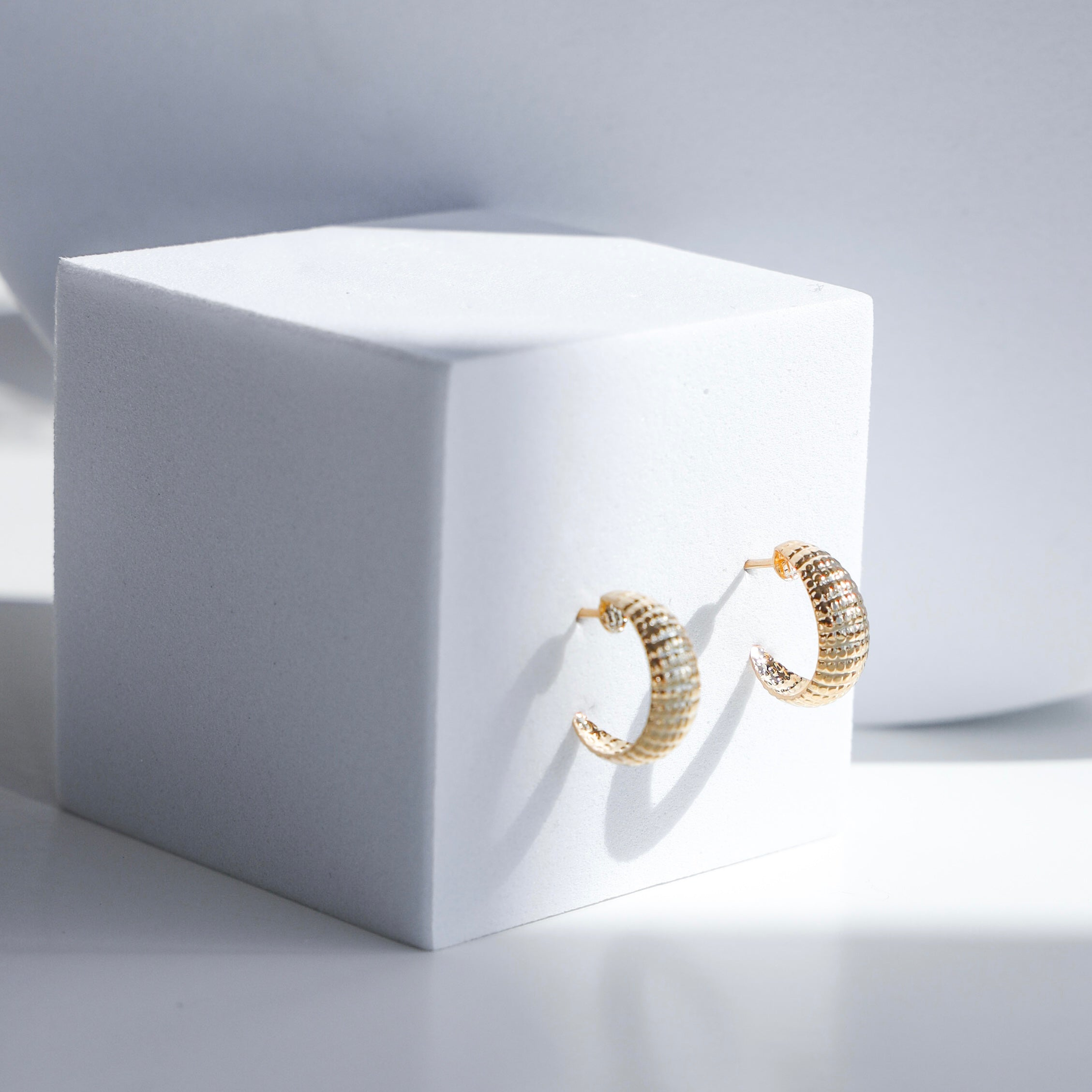 HUGGIE COVERED TEXTURE