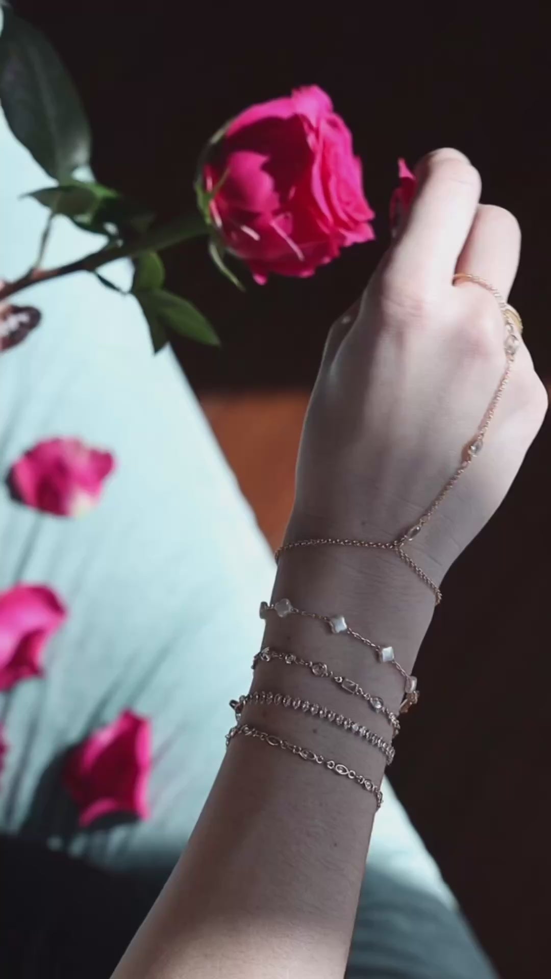 Isabela Hand-chain