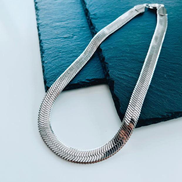 VEN AQUI NECKLACE