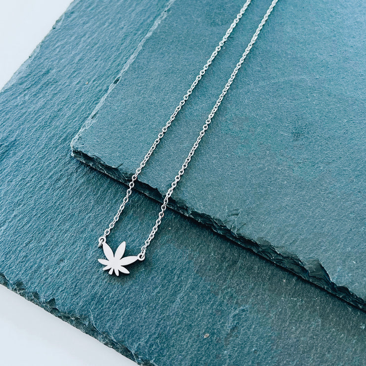 PASALO NECKLACE