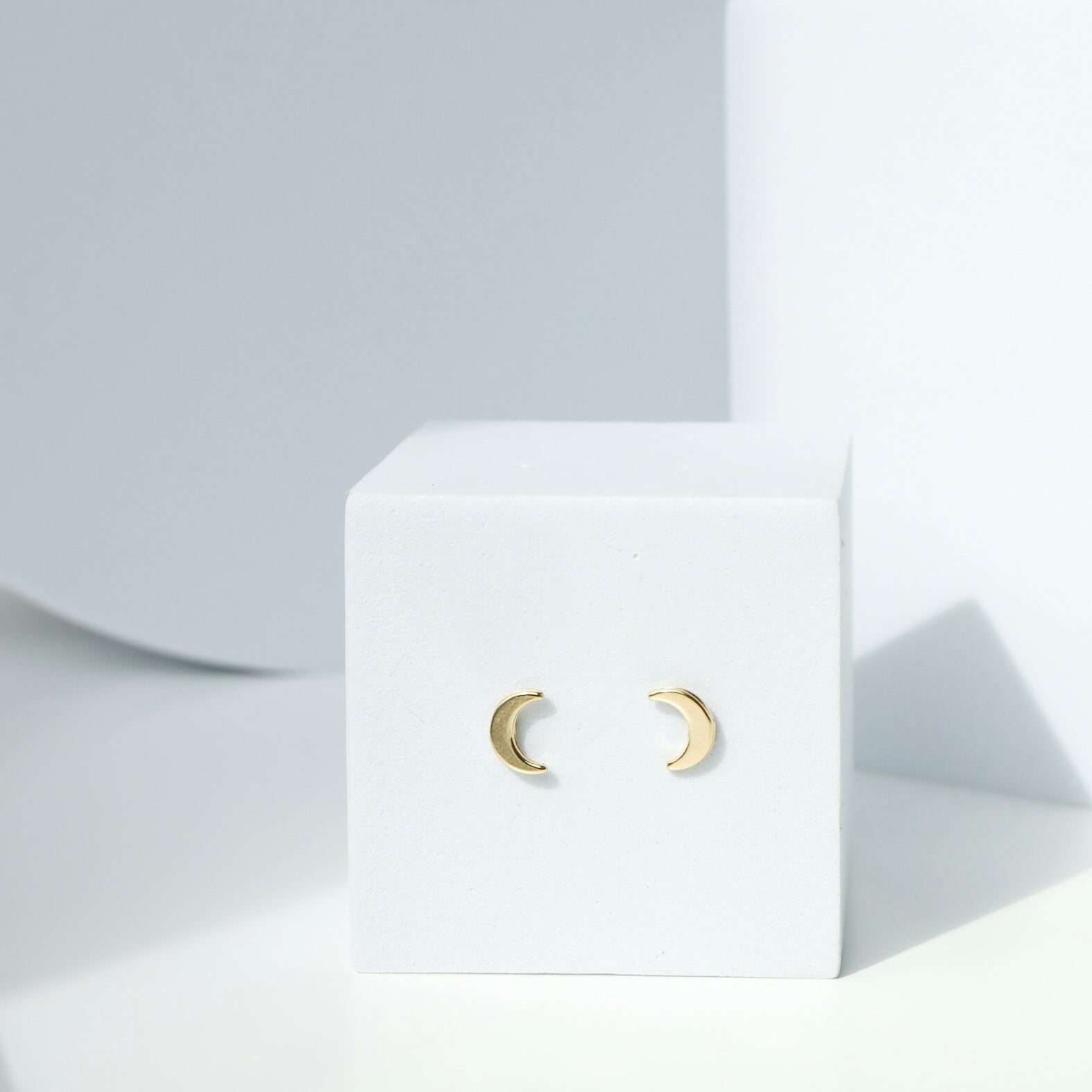 MOON STUDS