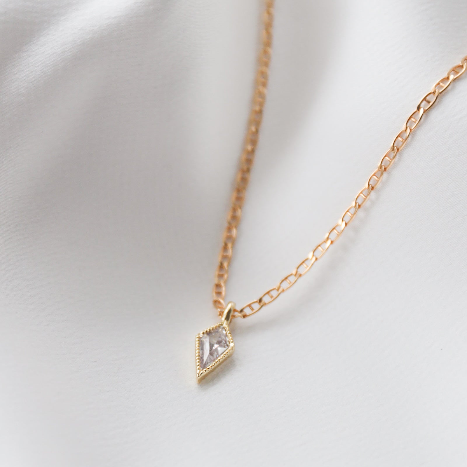 MEGAN PENDANT NECKLACE