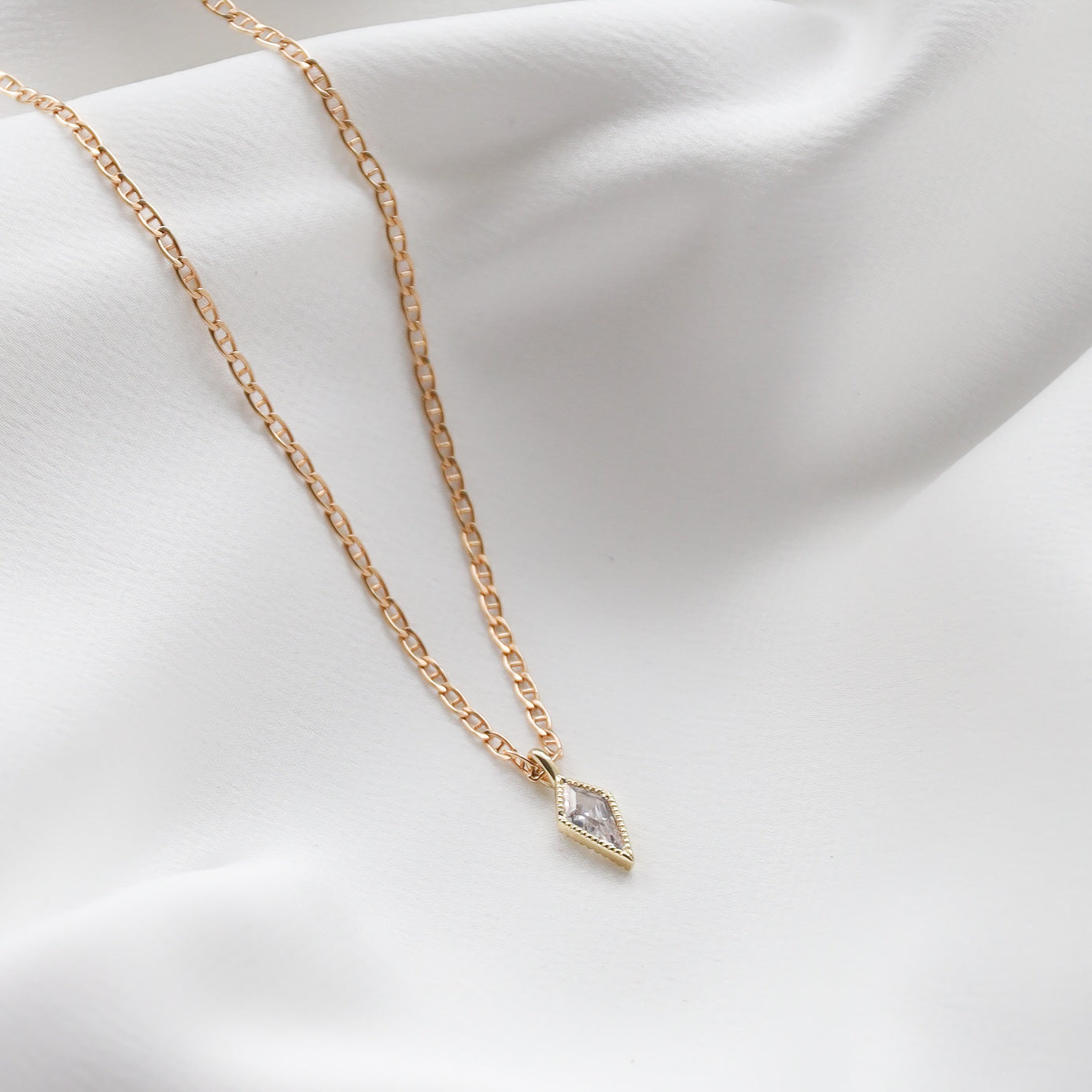 MEGAN PENDANT NECKLACE