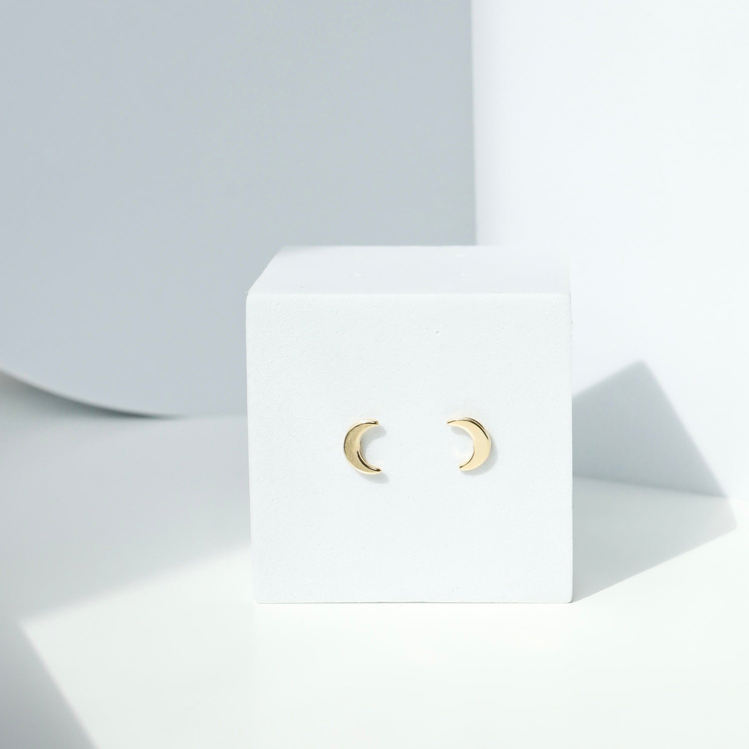 MOON STUDS