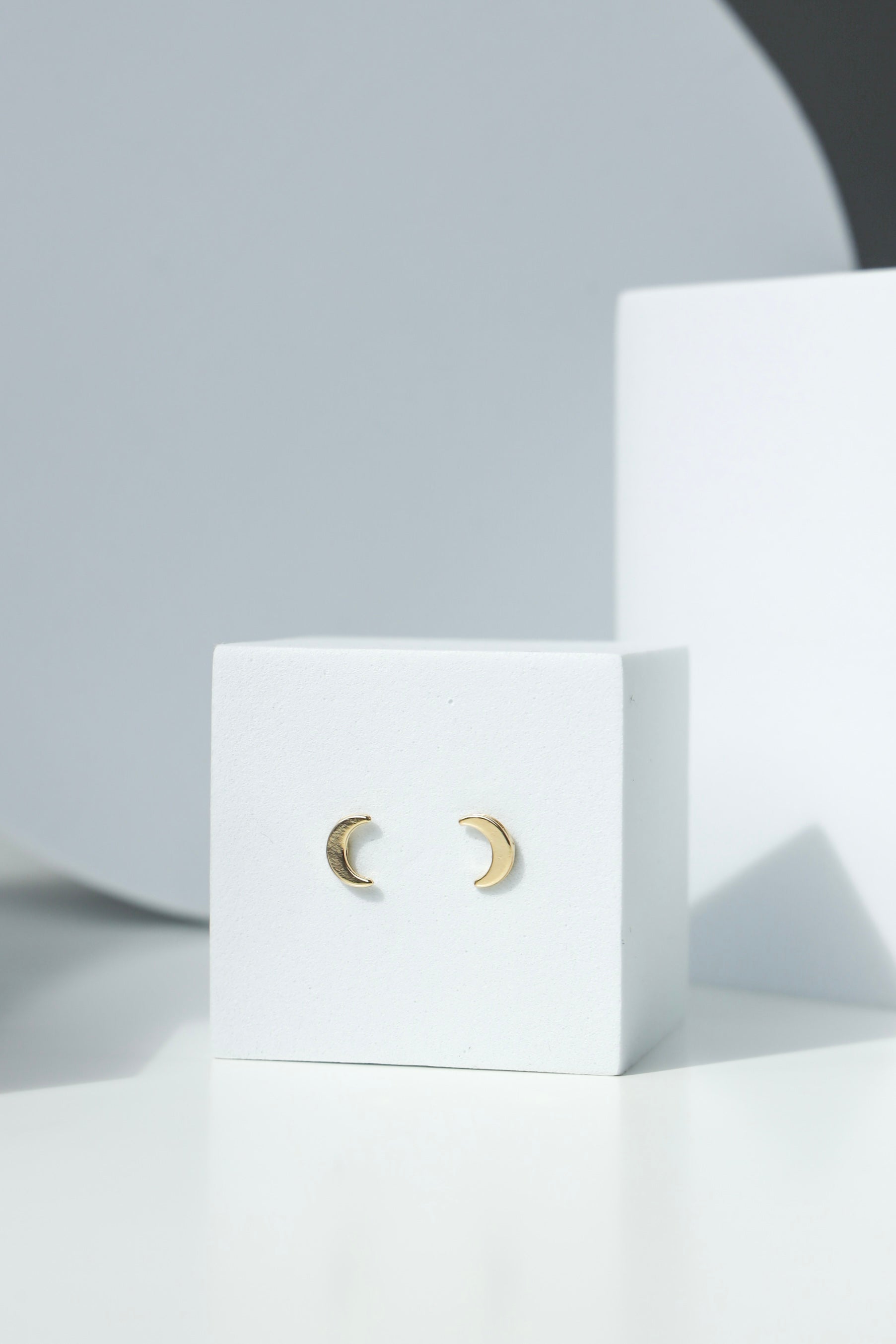 MOON STUDS