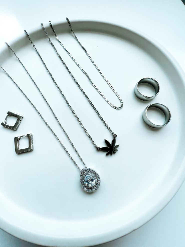 PASALO NECKLACE