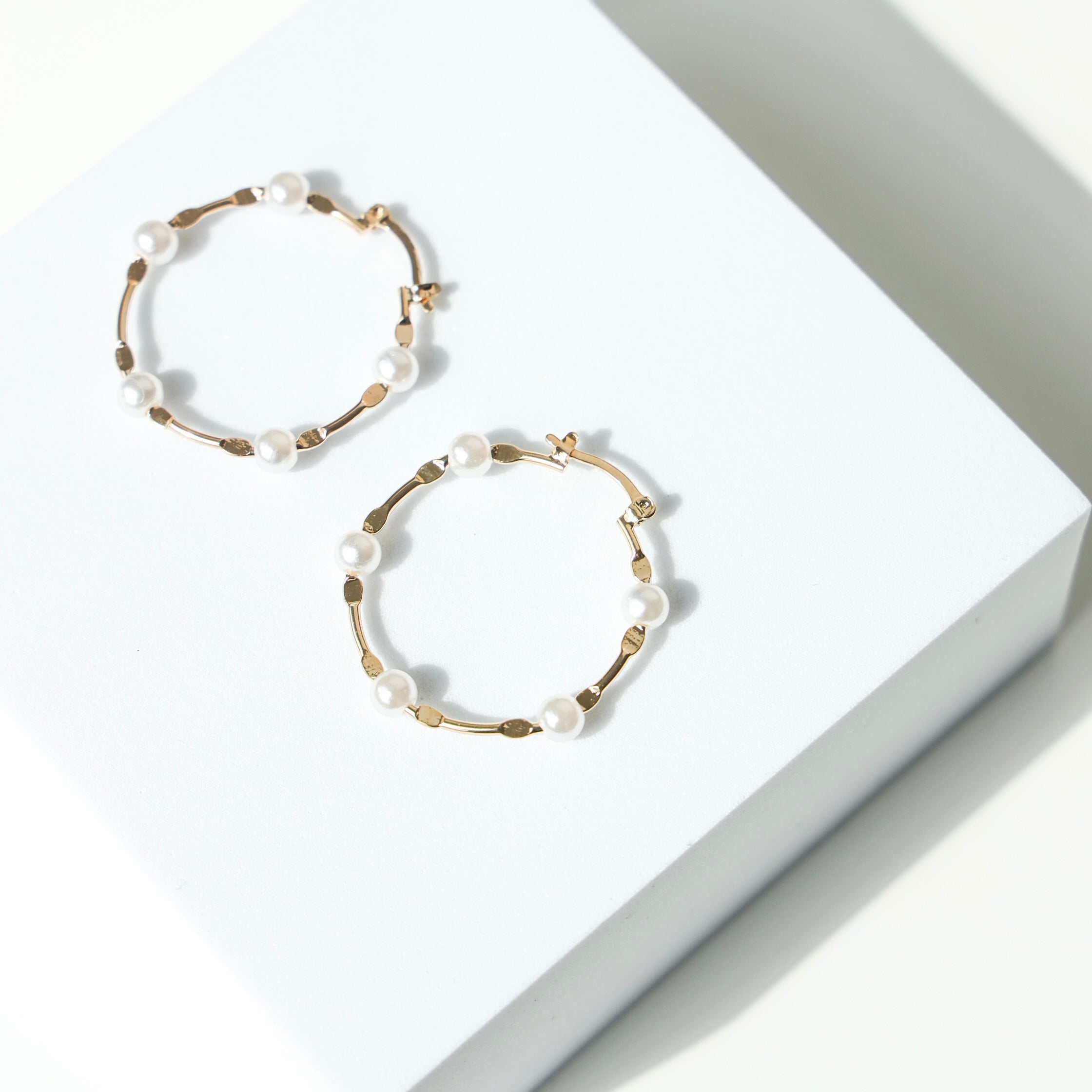 MARBELLA PEARL HOOPS
