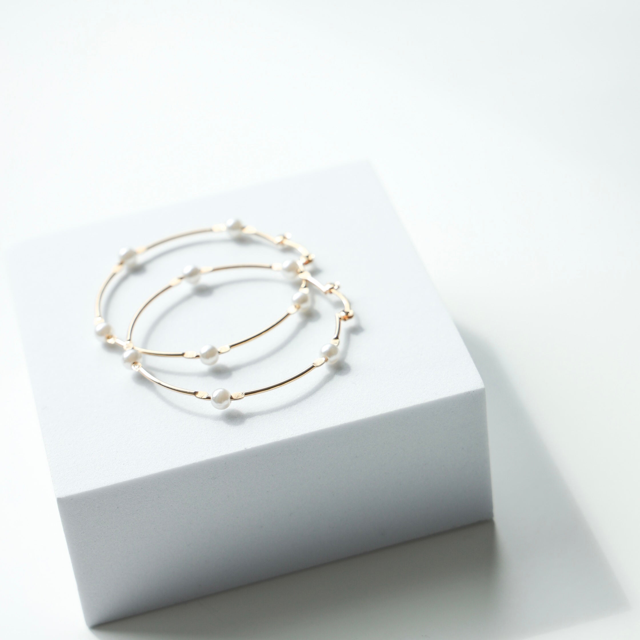 MARBELLA PEARL HOOPS