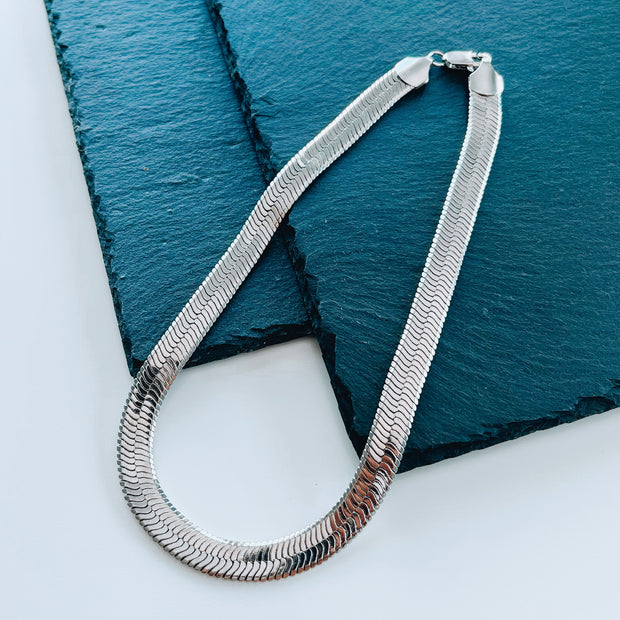 VEN AQUI NECKLACE